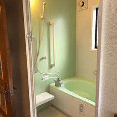 新しく綺麗なバリアフリーのユニットバスとトイレつき！駐車場2台付き - 賃貸（マンション/一戸建て）