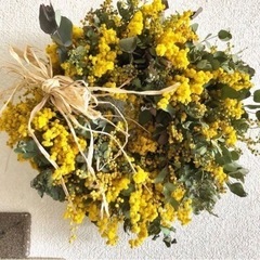 ようやく咲き始めたミモザのリース　3月のみ作成