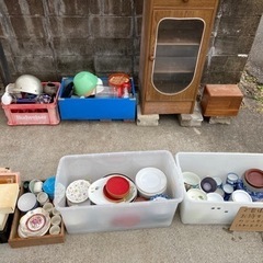【無料】食器類ご自由にお持ちください