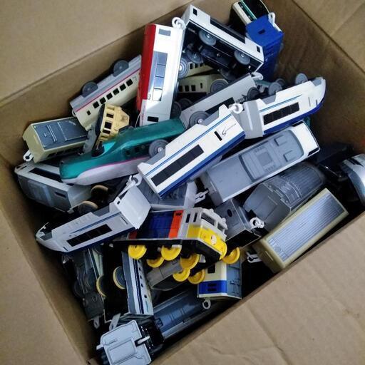 ジャンク品　箱いっぱいプラレール車両のみ