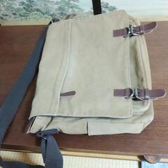 帆布のショルダーバッグ