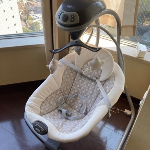 横揺れ　電動　赤ちゃんがよく眠る　揺れるベビー家具