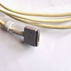 【MacBook Pro用】Apple純正 85W MagSafe 2電源アダプタ（中古品）の画像