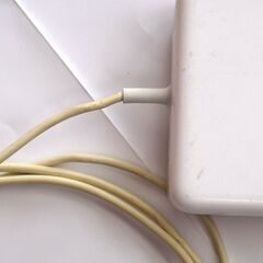 【MacBook Pro用】Apple純正 85W MagSafe 2電源アダプタ（中古品）の画像