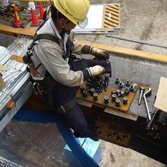 鉄骨工事スタッフ◆土日休みもOK！年収800万円以上も可能！☆仕事もプライベートも充実♪の画像