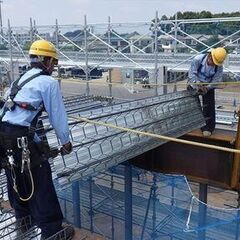 鉄骨工事スタッフ◆土日休みもOK！年収800万円以上も可能！☆仕事もプライベートも充実♪の画像