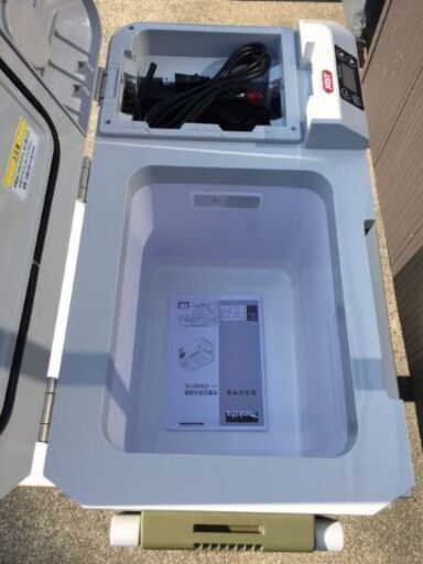 【2022年1月購入／未使用品】 makita（マキタ）　40Vmax&18V対応　-18℃～60℃まで手軽に保冷&保温　充電式保冷温庫　CW001GZO（オリーブ）