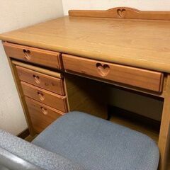 学習机。早目に取りに来ていただける方に無料でお譲りします。