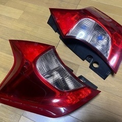 日産 note　ノート 純正 テール ランプ 右 左 セット 中古 画像参照 左右セット 前期 日産純正 テールランプ の画像