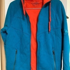 MAMMUTのパーカー　500えんの画像