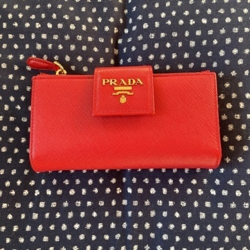 プラダ　折り財布