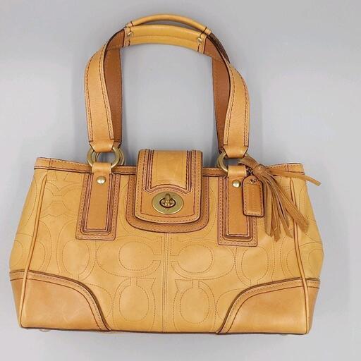 COACH・革製ハンドバッグ