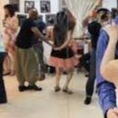 運動不足では、ないですか？！  ダンスで全身運動