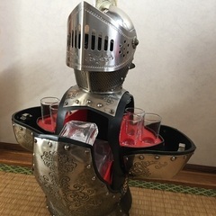 再々値下げ！希少！レア！鎧　甲冑　騎士　ニッカウイスキーのボトルケース　ショットグラス6個とデキャンタ付き　NIKKA 昭和レトロ　ビンテージ品の画像