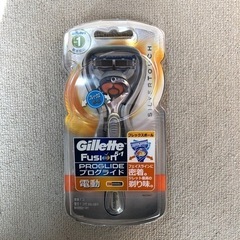 髭剃り　Gillette 電動