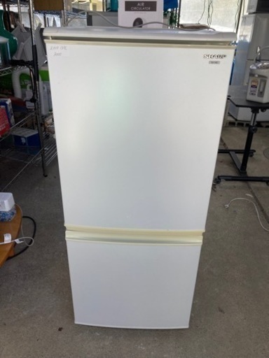 ① SHARP冷蔵庫 2010年製.137L