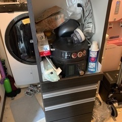 小さめの食器棚お譲りします。3月6日までに来てくださる方お願いします。