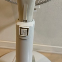 【訳あり】扇風機　強さ調整可能　タイマー機能　首振りの画像