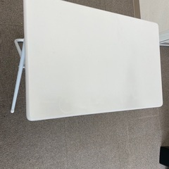 白テーブル