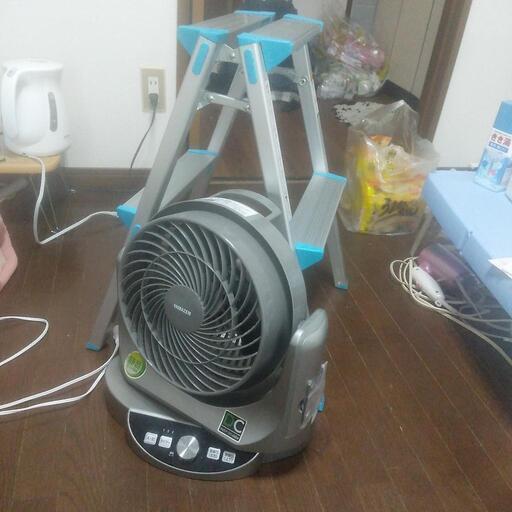 サーキュレーターと脚立です