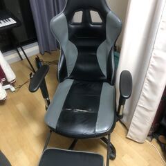 ゲーミングチェア　原価13000円　シートクッション少し破れの画像