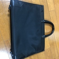 カバン(男性用)譲ります