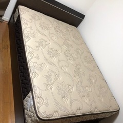 【受け渡し者決定】東京ベッド　ダブルサイズ　マットレスと引き出し収納付フレーム込の画像