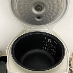 【取引中】タイガー魔法瓶(TIGER) 炊飯器 3合 一人暮らし用 マイコン 調理メニュー付き 炊きたて ホワイト JAI-R551Wの画像