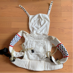 エルゴベビー  抱っこ紐 ホワイト♡ミッキーよだれカバーつきの画像