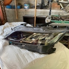 セレナーヘッドライトです。