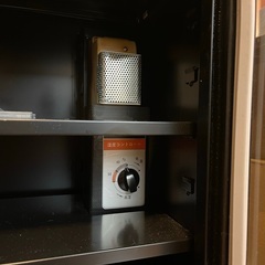 カメラレンズ保管庫(コンセント必要)の画像