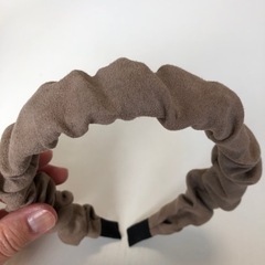 カチューシャ グレーの画像