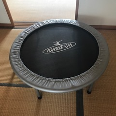 トランポリン