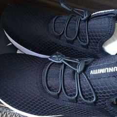 お値下げ　新品未使用スニーカー　UNLIMITV 24.5