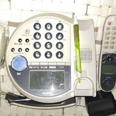 家庭用の電話機。子機つきの画像