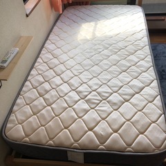 シングルベッドのマットレス（ニトリ）の画像