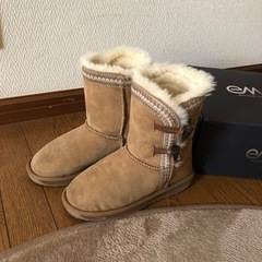EMUエミュームートンブーツ24cmの画像