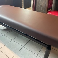 施術ベッド手動式の画像