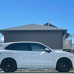 ポルシェ　カイエンＧＴＳ　ティプトロニックＳ　新車並行　サンルーフ付き！の画像