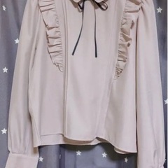 evelynエブリン 襟付き肩フリル ブラウス の画像