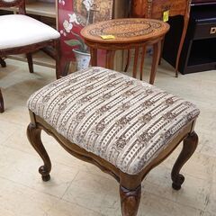 送料無料 アンティーク家具 猫脚 ネコ脚 スツール 布×木製 花柄 刺繍