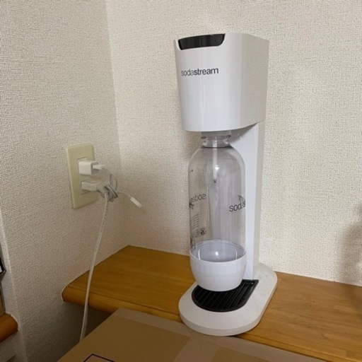 ソーダストリーム　白　ボトル付き