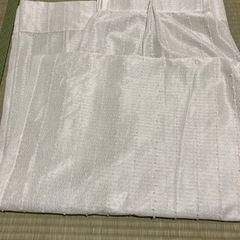 三つ山2倍ひだドット柄ドレープカーテン レース付きの画像