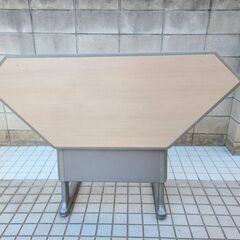 コクヨKOKUYO 折りたたみ会議用机 コーナータイプ 台形 キャスター付きの画像