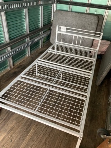 シングルベッド　枠のみ
