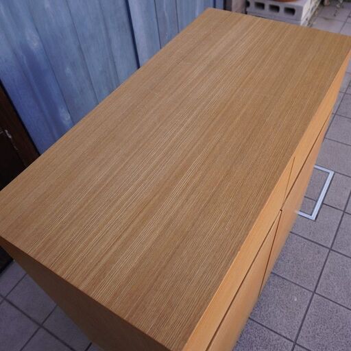 人気の無印良品(MUJI)の木製キャビネット・木製扉・タモ材です！明るいナチュラルな雰囲気が北欧スタイルなどにおススメのサイドボード。