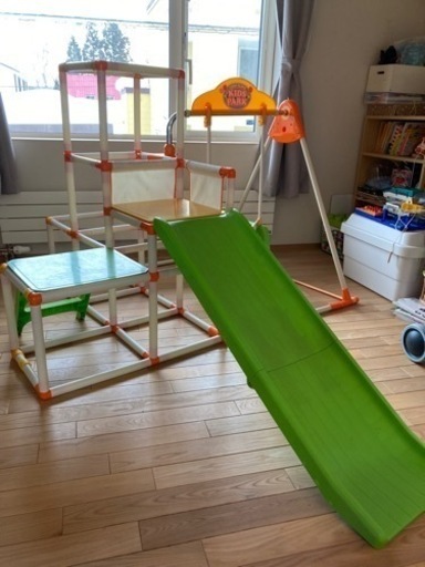 室内用ジャングルジム　滑り台　ブランコ