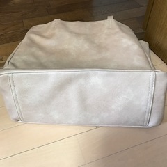 ベージュバッグの画像