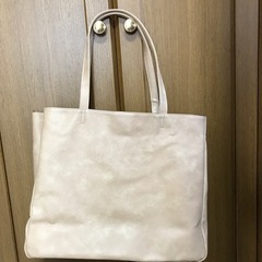 ベージュバッグの画像