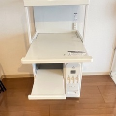 とっても便利❗️便利ライスチェスト付き、キッチン収納庫の画像